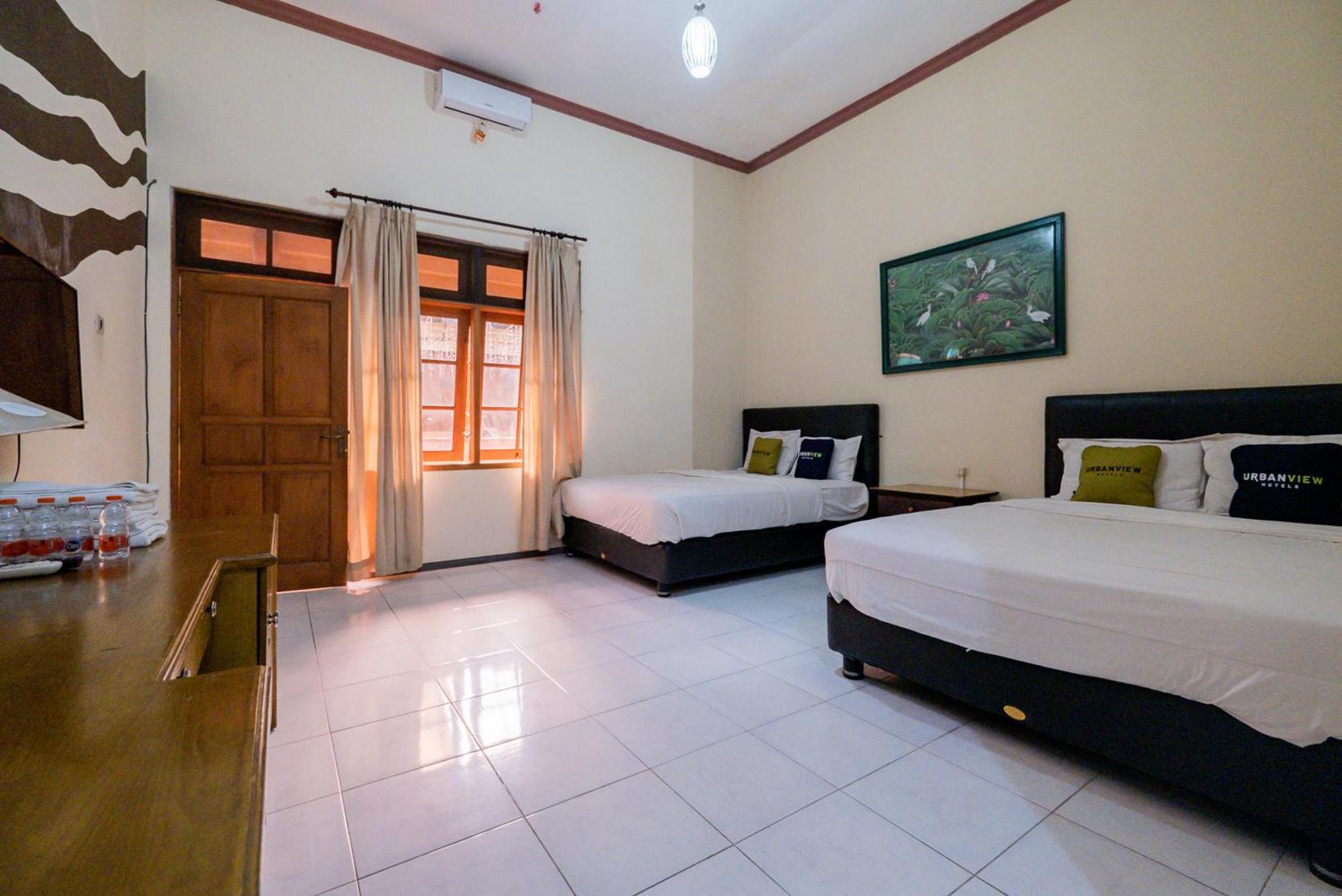 Urbanview Hotel Near Jatim Park 1 By Reddoorz Batu  Eksteriør billede